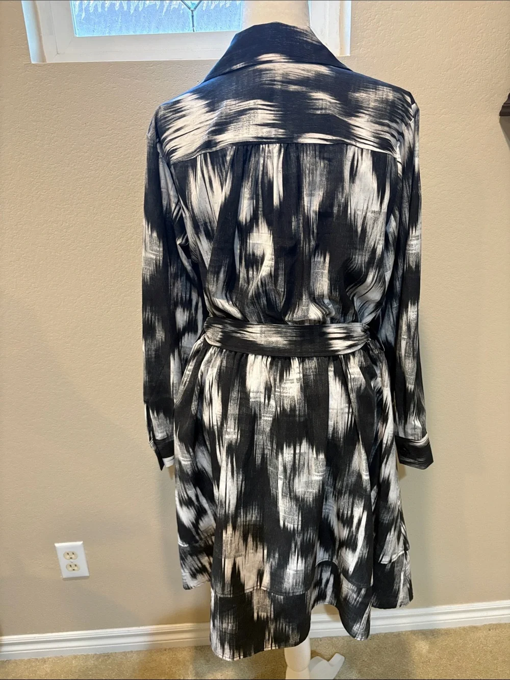 Calvin Klein Black and White Abstract Long Sleeve Tie Waist Collar Dress-14 - Picture 6 of 13